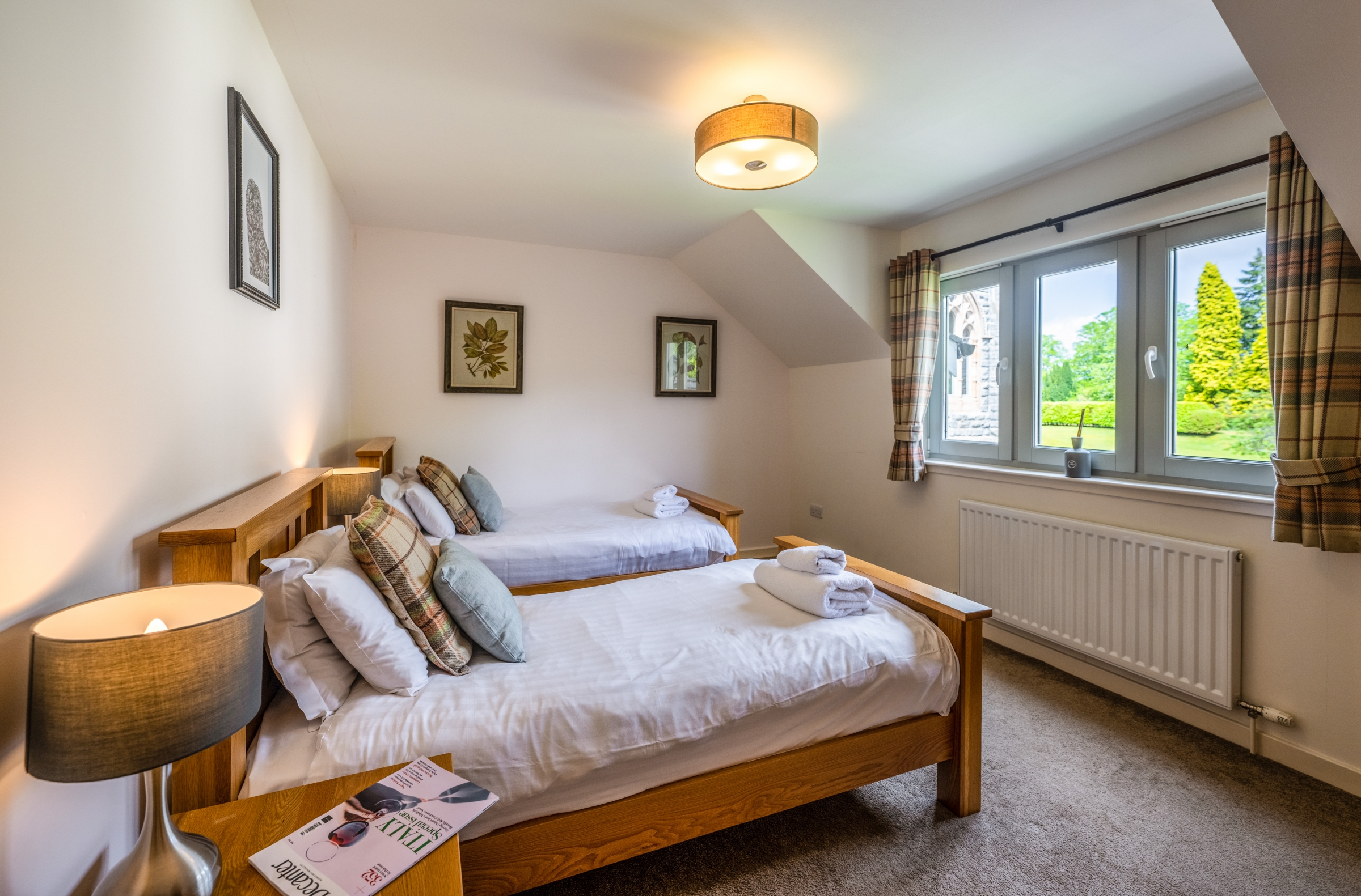  LARGE TWIN BEDROOM